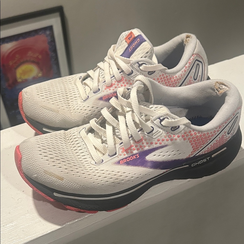 Brooks Women's White and Purple Athletic Shoes